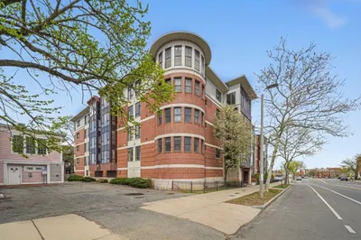 533 Cambridge St #105