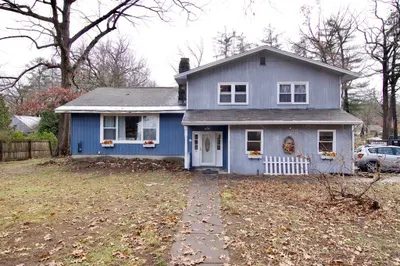 10 Cottage Ave