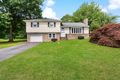 30 Rosemarie Dr