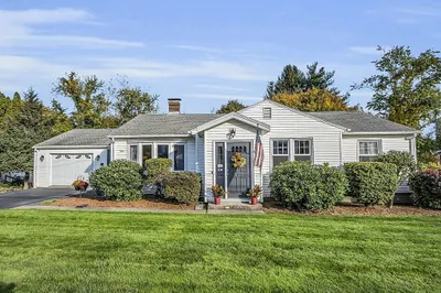 427 Massasoit Rd