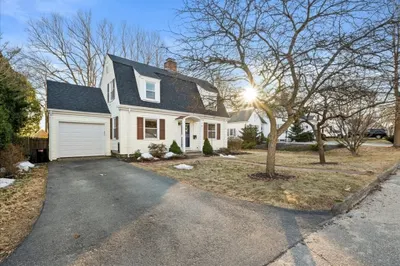 8 Stoneleigh Rd