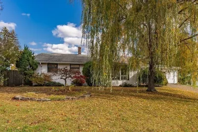 158 Ontario Ave 1