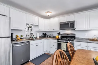 60 Edgelawn Ave #3 1