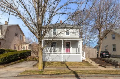 16 Bayview Ave