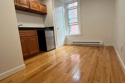 302 Newbury St #8 1