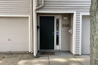 208 Charles St #208