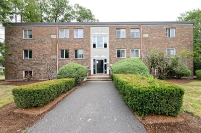 2 Universal St #4