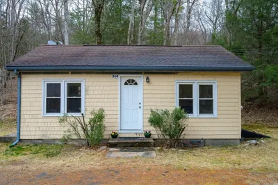 260 Amherst Rd 1