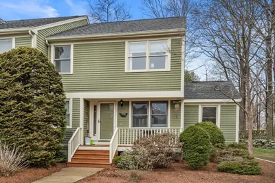 8 Fieldstone St #8