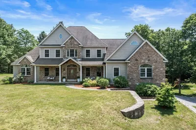 772 NW Main St 1