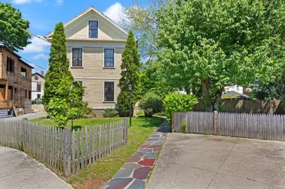 21 College Hill Rd 1