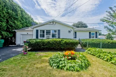 179 Narragansett Blvd