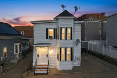 8 Gates St 1