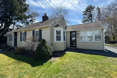 25 Centerville Ave