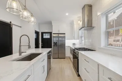 30 Baldwin St #2 1