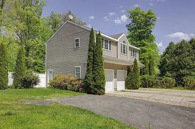 195 Westhampton Rd 1