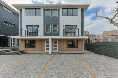 50 Nelson Ave #2