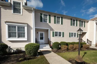 206 Thayer Street #206 1