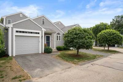 905 Village Ln #905 1