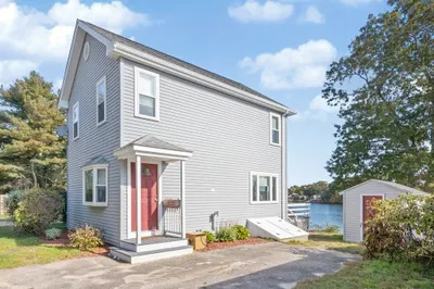 77 Agawam Lake Shore Dr 1