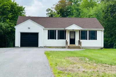 32 Sandy Pine Rd