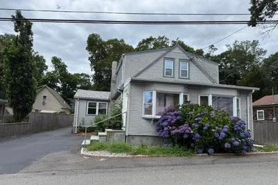 585 Hancock Street