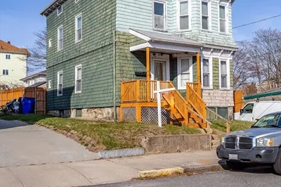 88 Howe St