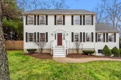 430 Kingsbury Ave 1