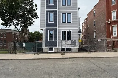 75 Maywood St 1