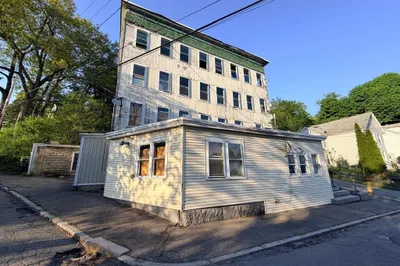 32 Mount Globe St 1