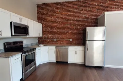 1 Main St #205