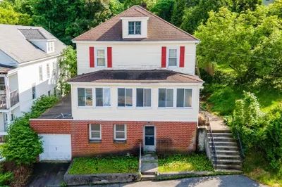 149 Franklin St 1