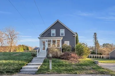 28 Currier Ave