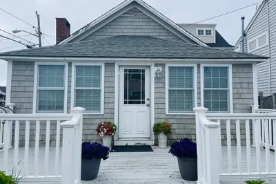 10 Emerson St