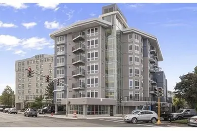 262 Monsignor O'brien Hwy #212