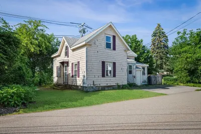 41 Endicott St 1