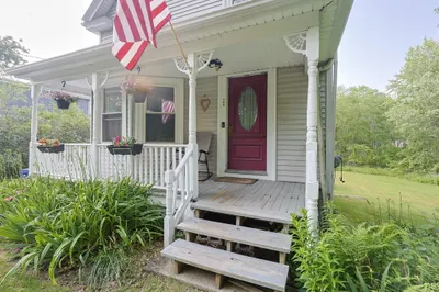 148 Hackett Ave