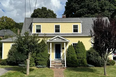 110 Hawthorn Ave