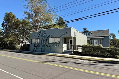 487 Burncoat St 1