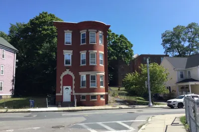 162 Howard Ave 1