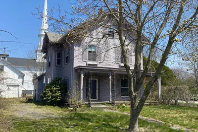 38 Pleasant St 1