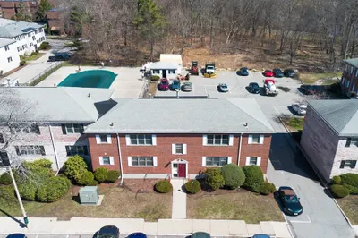 137 Lake Shore Rd #4 1