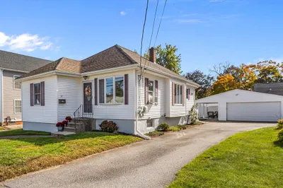 17 Mowry Ave 1