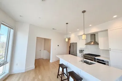 283 Old Colony Ave #3