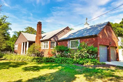 24 Locust Rd