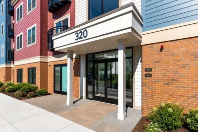 320 Maverick St #204 1