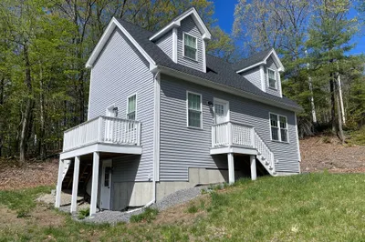 122 Swan Ave 1
