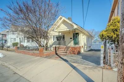 60 Englewood Ave