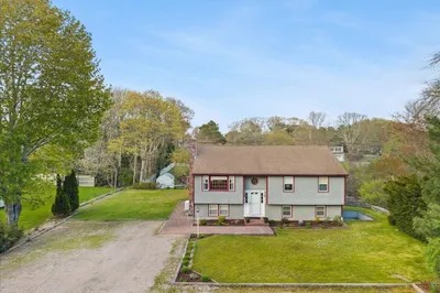 64 Rainbow Rd 1