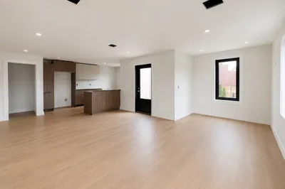 207 Tudor Street #202 1
